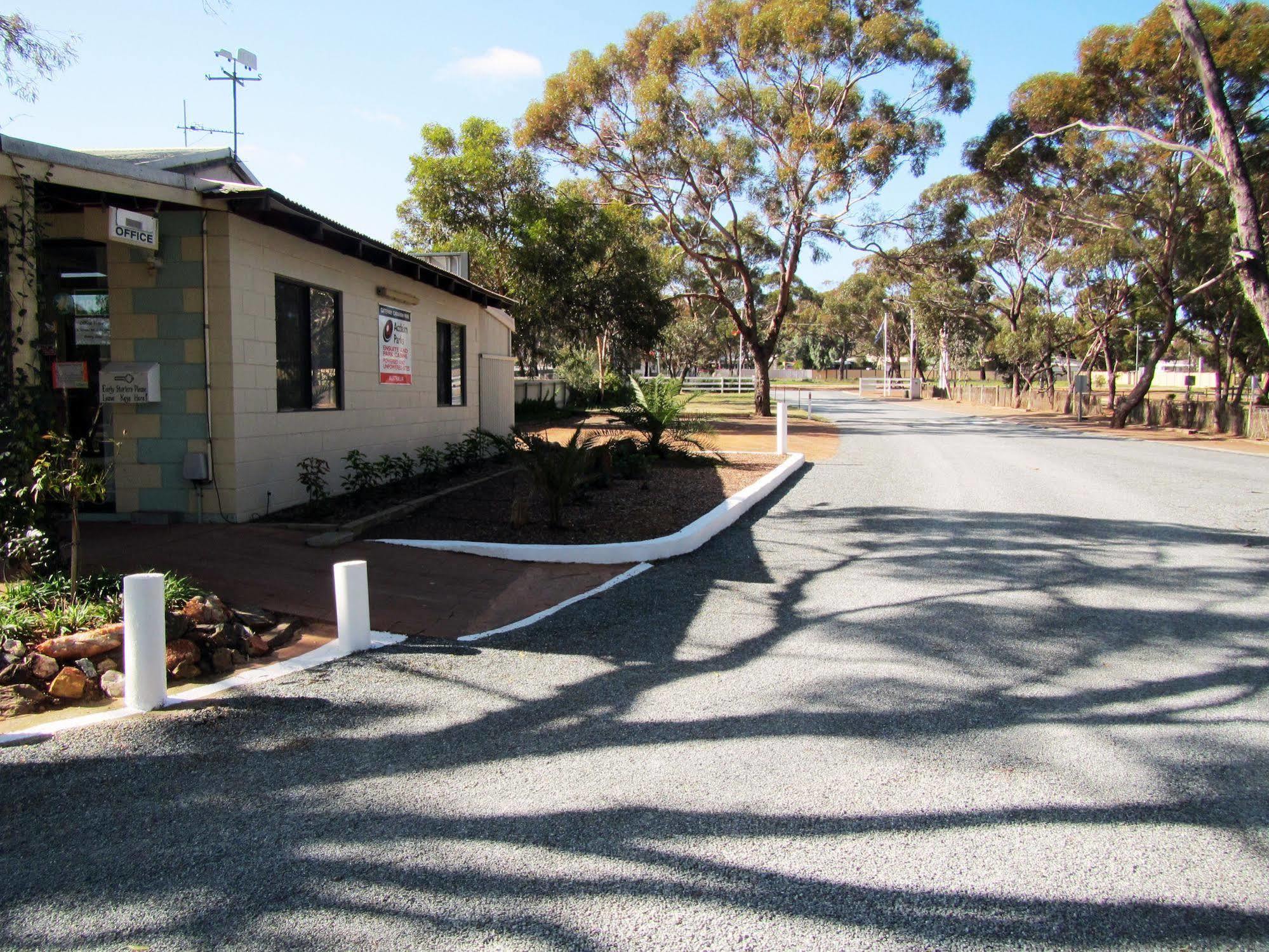 Acclaim Gateway Caravan Park Dundas Dış mekan fotoğraf